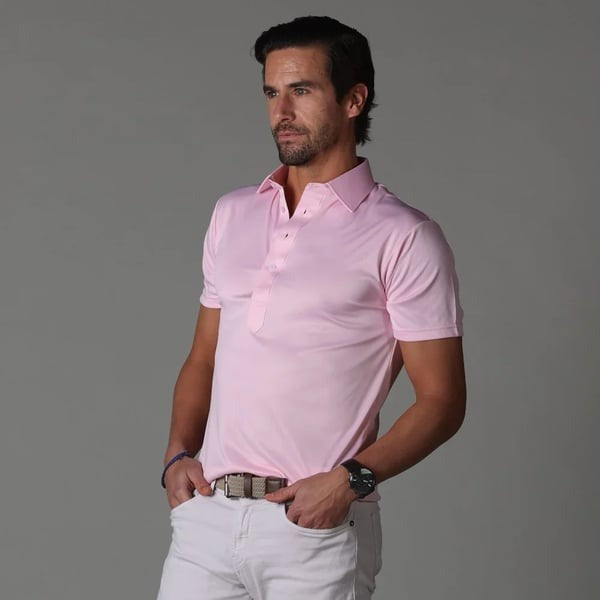 Polo con cuello semiabierto