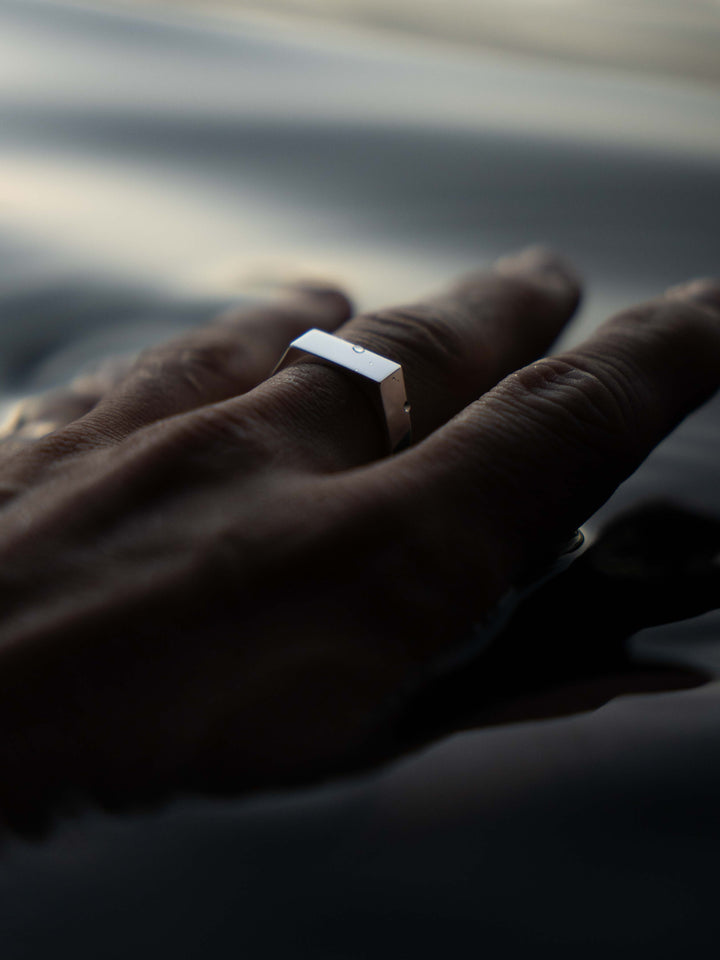 UNISIZE SIGNET RING IN SILVER