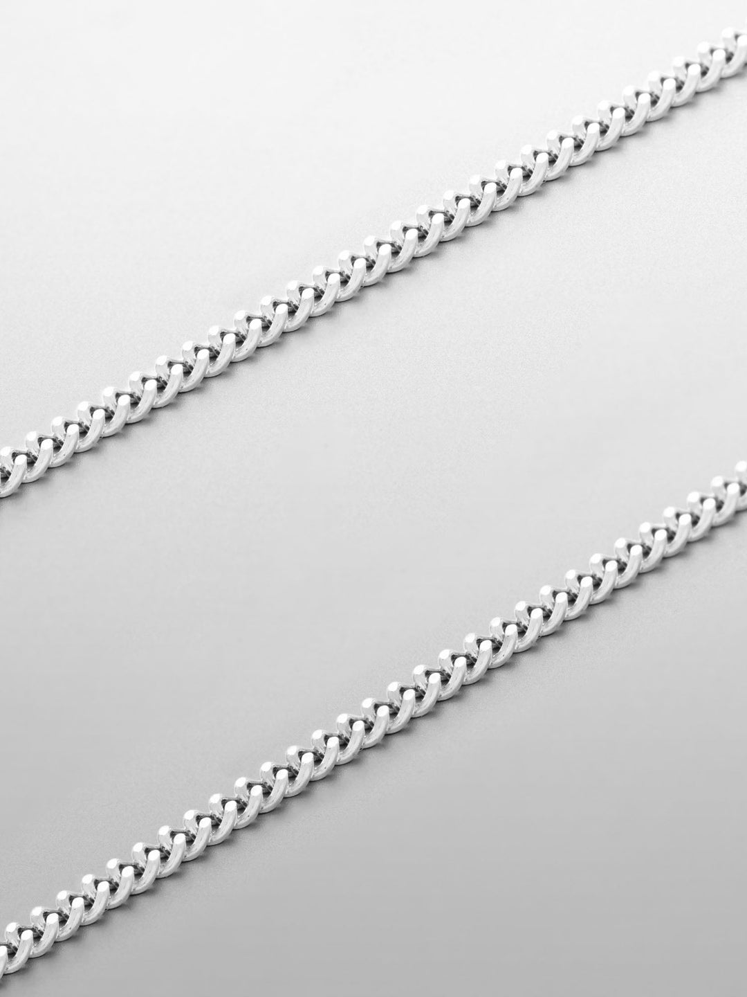 MINIMAL CHAIN NECKLACE